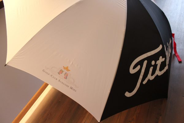 Regenschirm Titleist – Schloss Miel – Bild 3