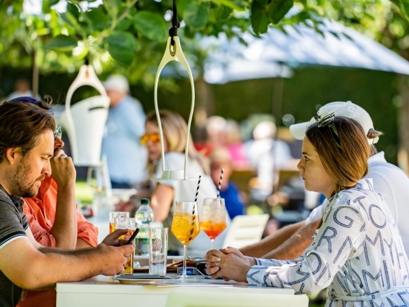royal-sunday-chill-obstwiese-events-golf-club-schloss-miel-golfschule-pro-shop-restaurant-golf-lernen-swisttal-koeln-bonn-2022-15