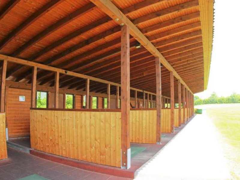 schloss-miel-aussenanlage-driving-range-3