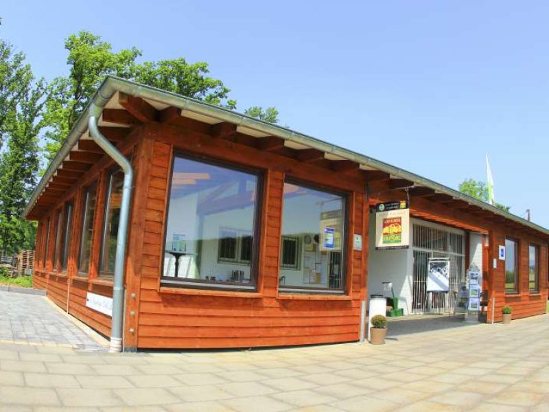 schloss-miel-aussenanlage-driving-range4